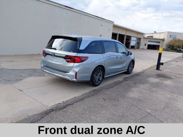 New 2026 Solar Silver Metallic Honda Touring image 4