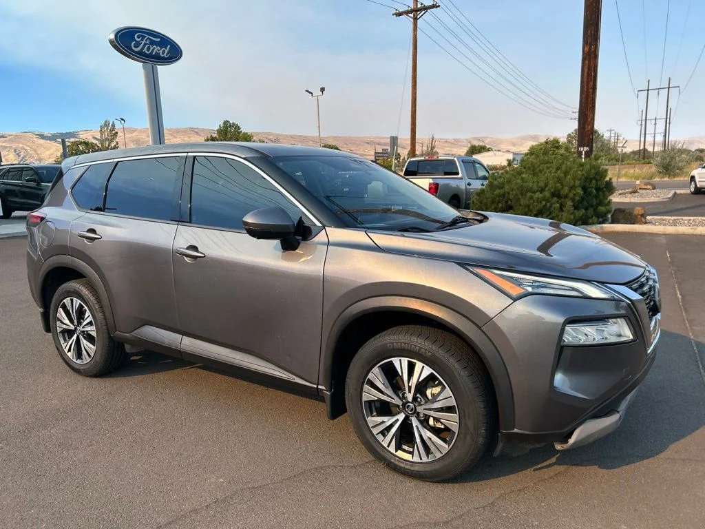 Used 2021 Gun Metallic Nissan SV image 2