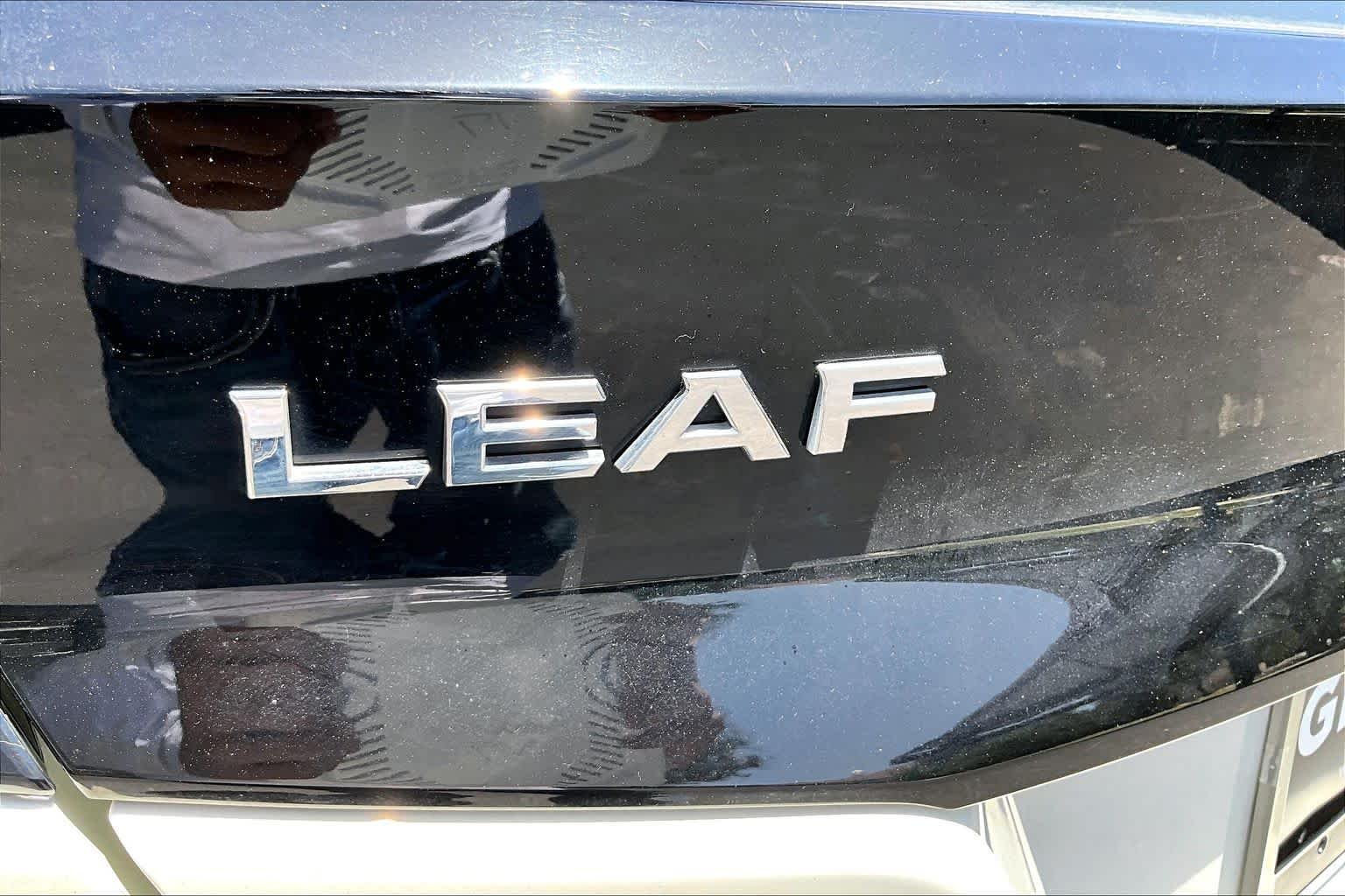 Used 2019 Pearl White Tricoat Nissan SV image 9