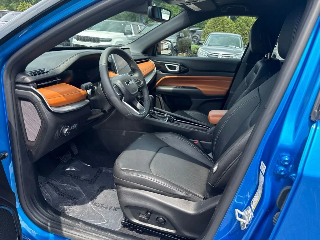 Used 2025 Blue Jeep Limited image 3