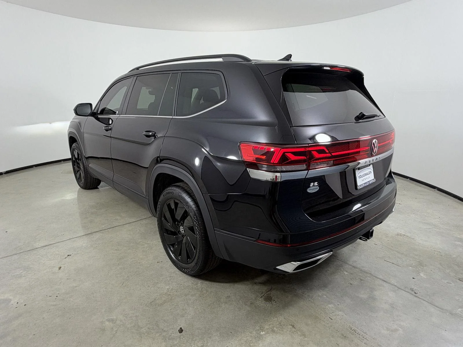 New 2026 Deep Black Pearl Volkswagen 2.0T SE w/Technology image 7