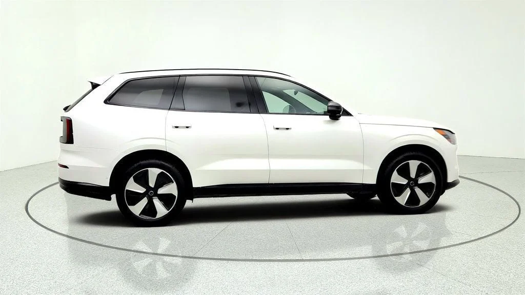 Used 2025 Crystal White Metallic Volvo Twin Motor Plus 6-Seater image 4