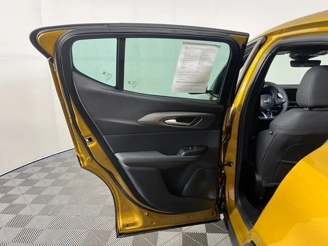 Used 2026 Yellow Alfa Romeo Base image 38