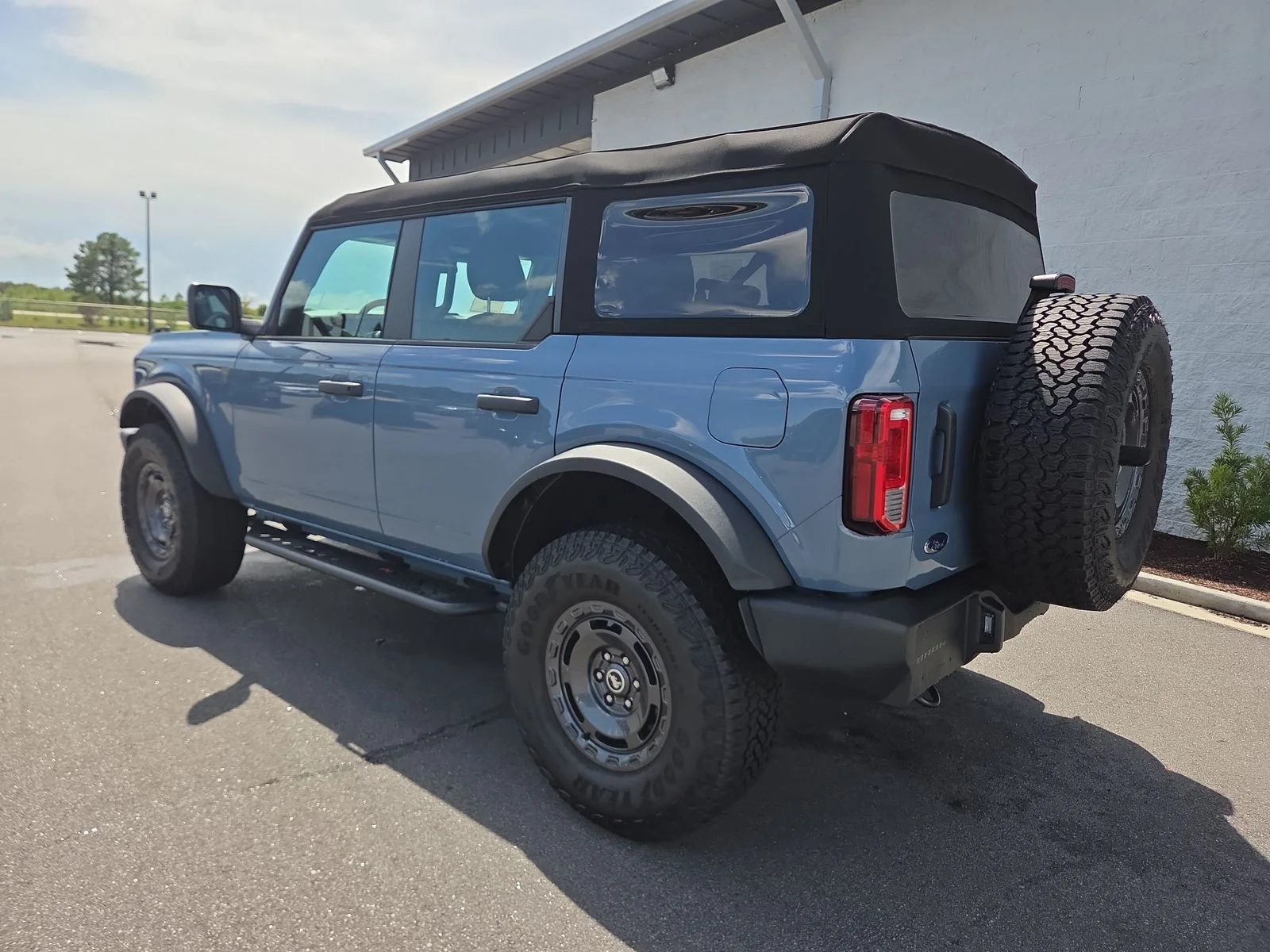 Used 2025 Azure Gray Metallic Ford Base image 3