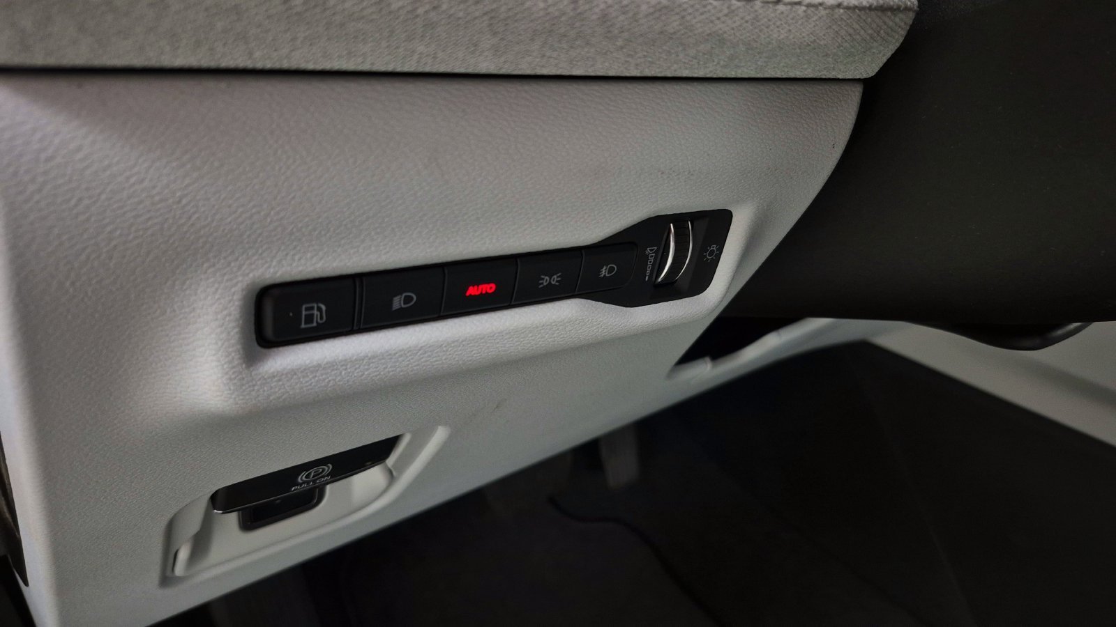 Used 2026 White Jeep Laredo image 10