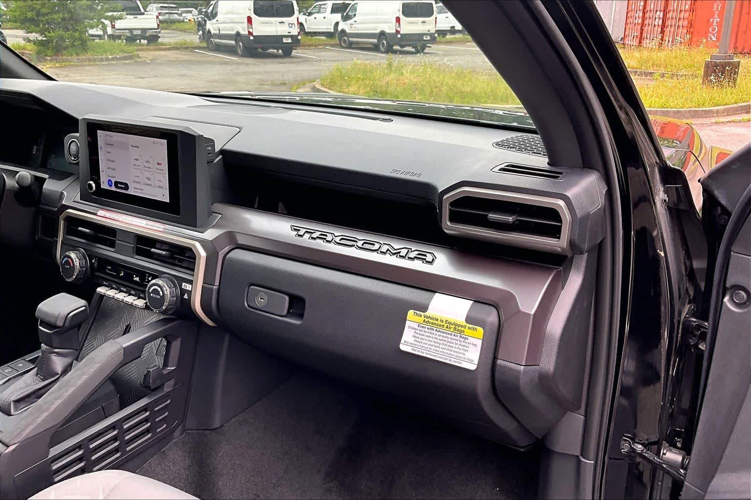 2025 Toyota Tacoma SR5 - Photo 18