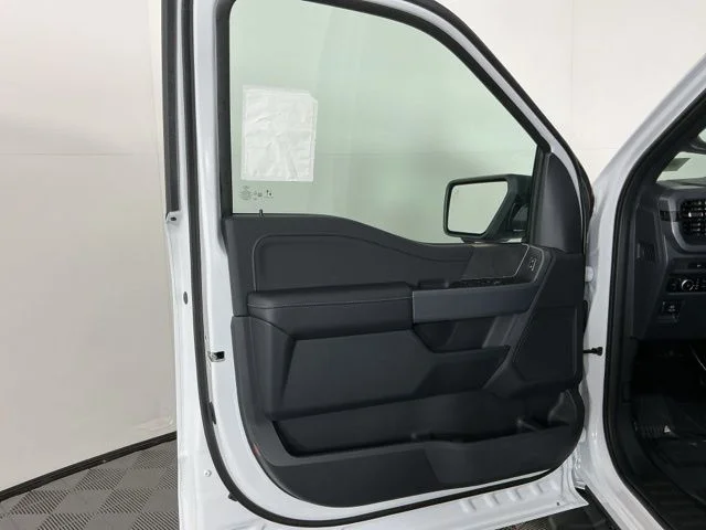 New 2026 Oxford White Ford XLT image 13