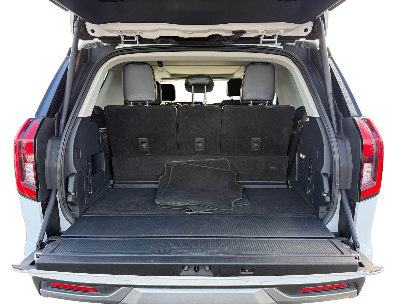 Certified Used 2025 Oxford White Ford Platinum image 17