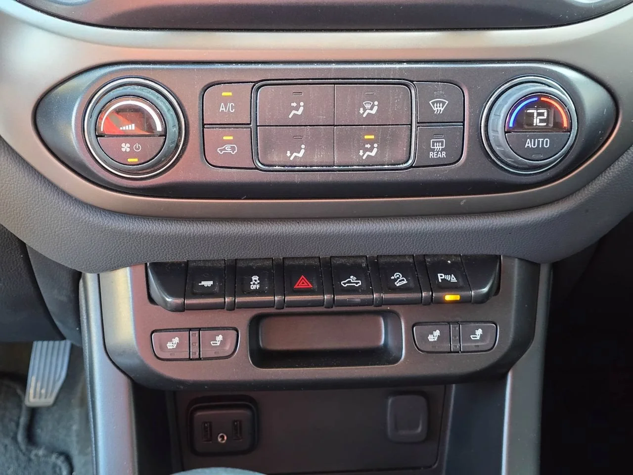Used 2022 Summit White Chevrolet Z71 image 17