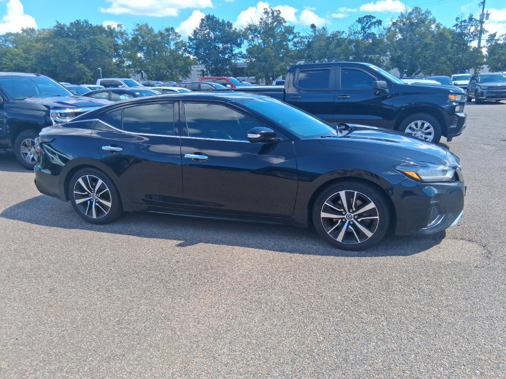 Used 2021 Black Nissan SV image 4