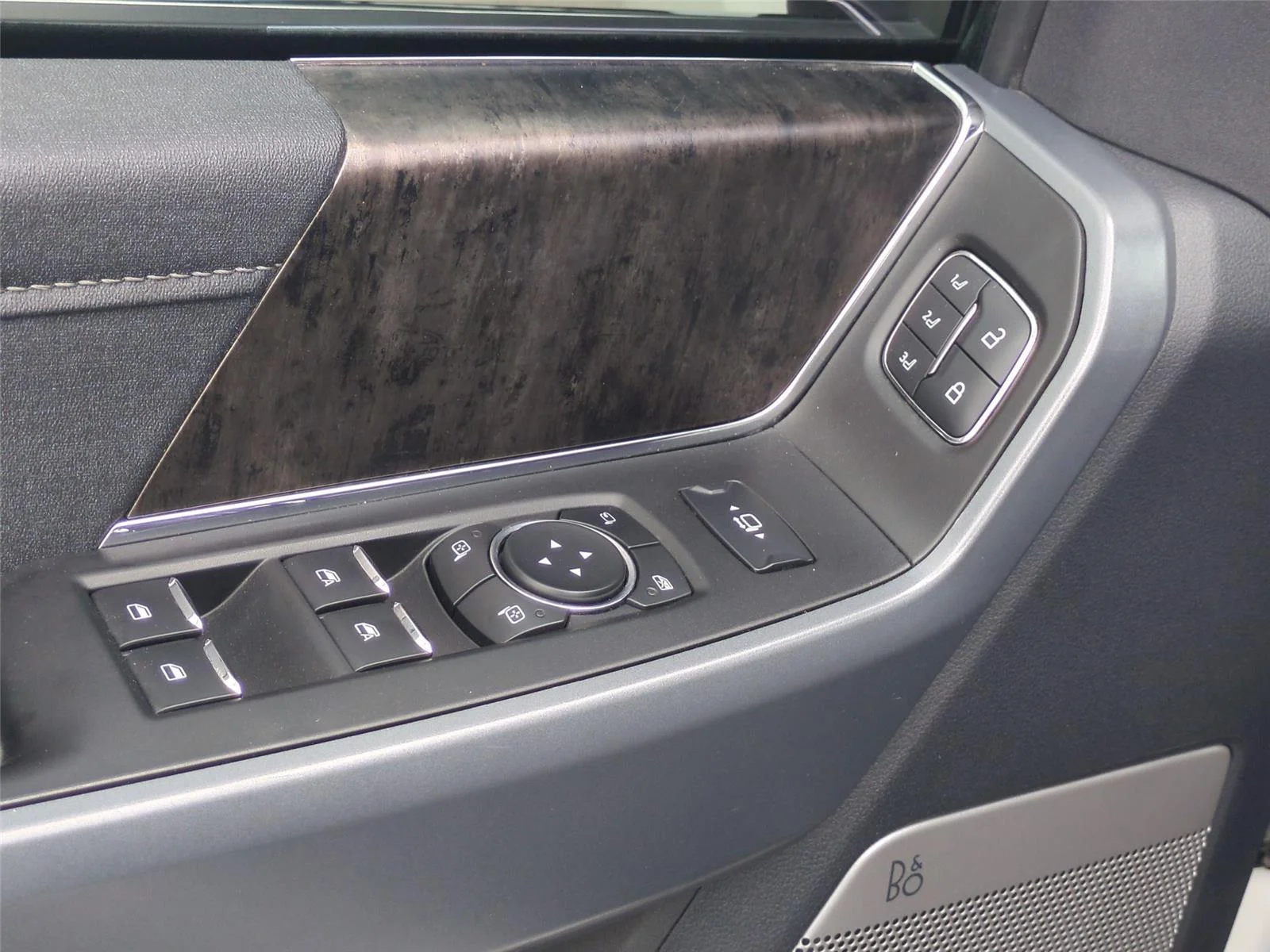 Used 2024 Star White Metallic Tri-Coat FORD  image 16