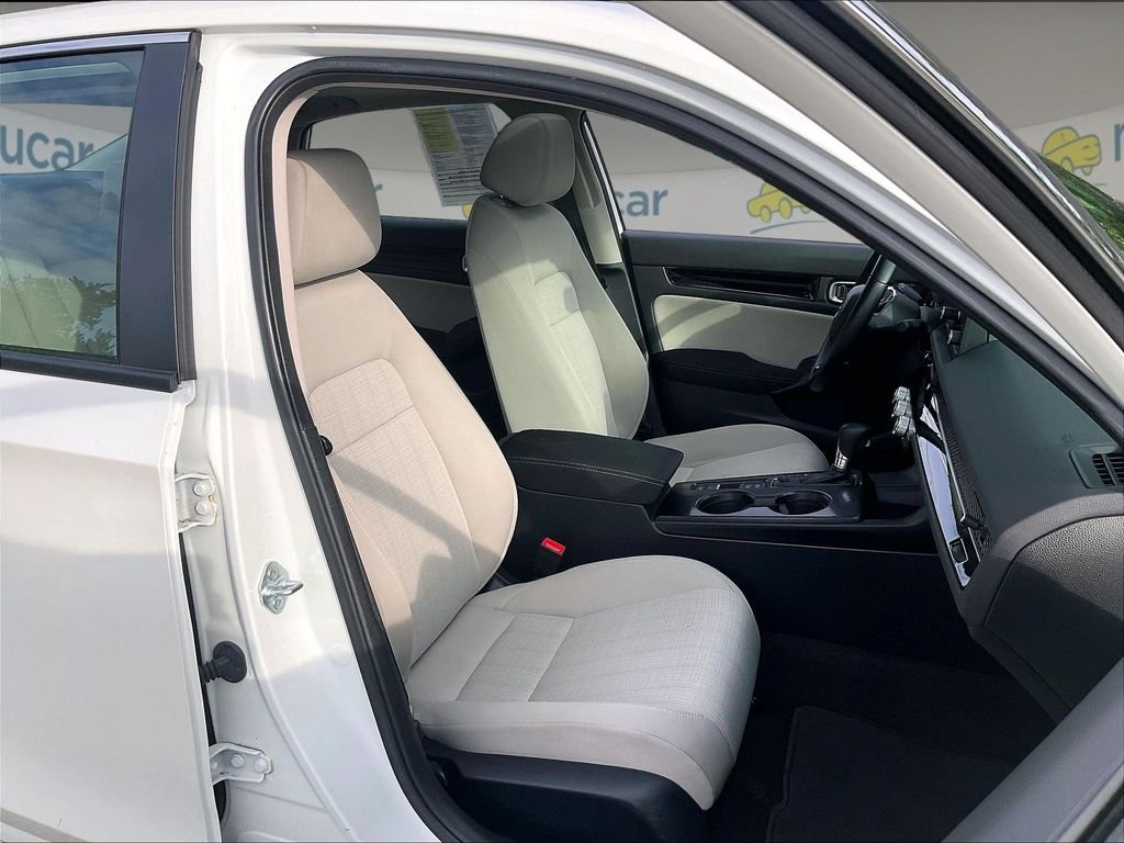 Used 2023 White Honda EX image 11