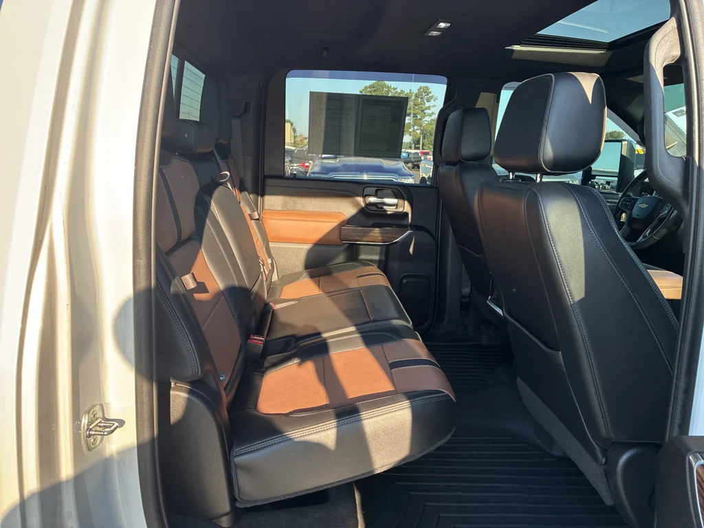 Used 2022 Iridescent Pearl Tricoat Chevrolet High Country image 16
