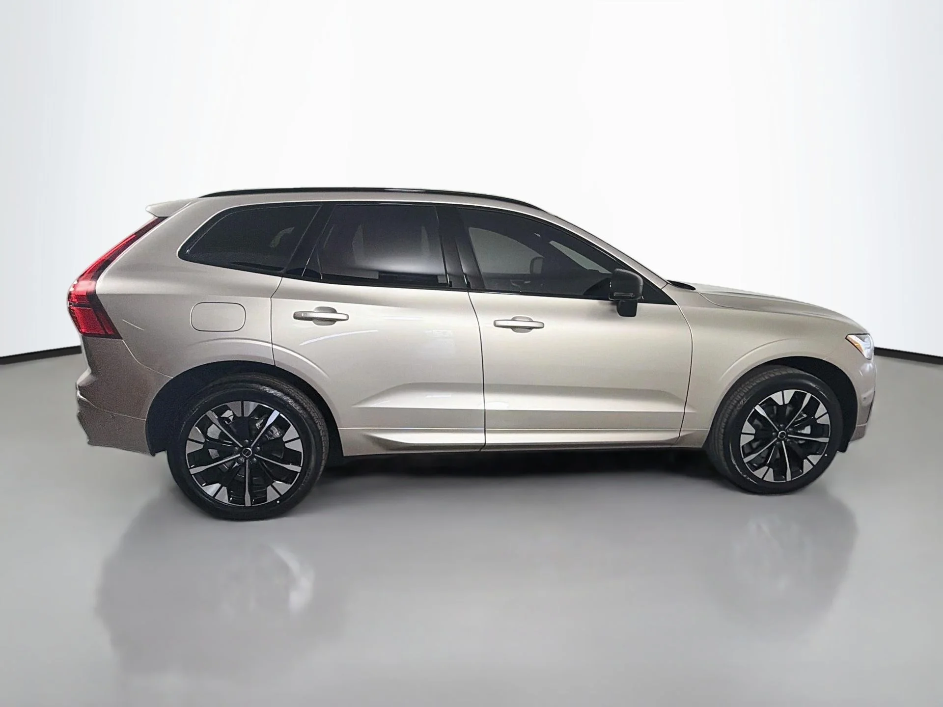 New 2026 Bright Dusk Volvo Plus image 4
