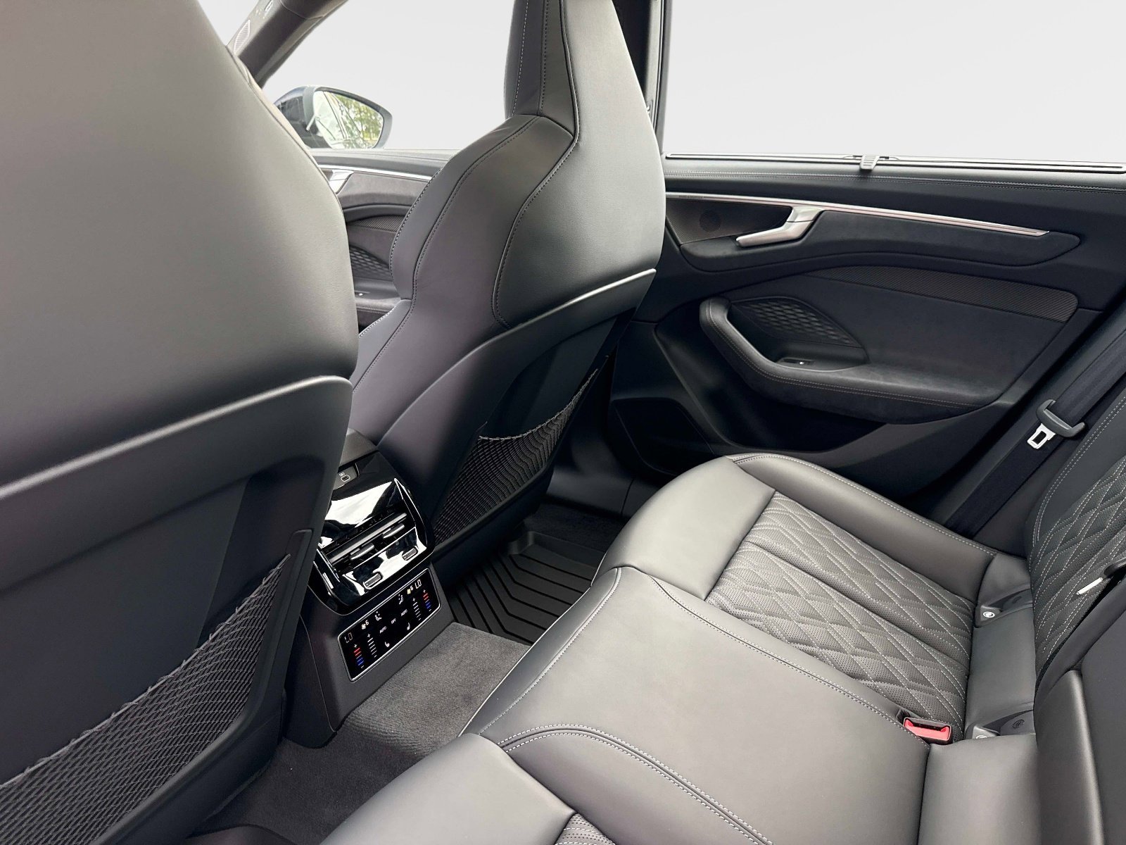New 2026 Daytona Gray Pearl Effect Audi Prestige image 13