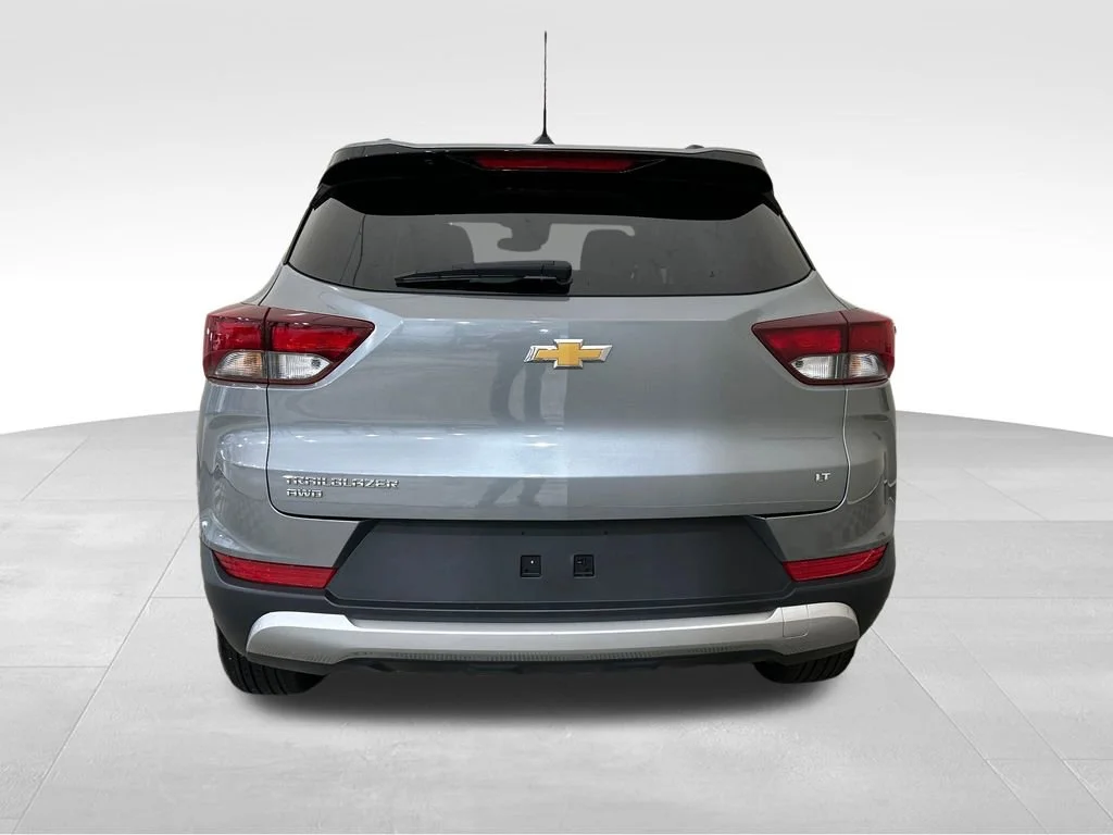 Used 2025 Sterling Gray Metallic Chevrolet LT image 4