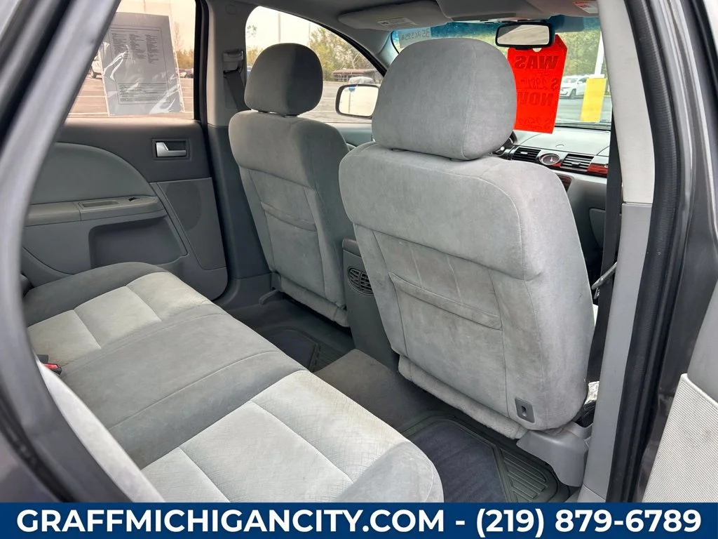 Used 2007  Mercury Base image 28