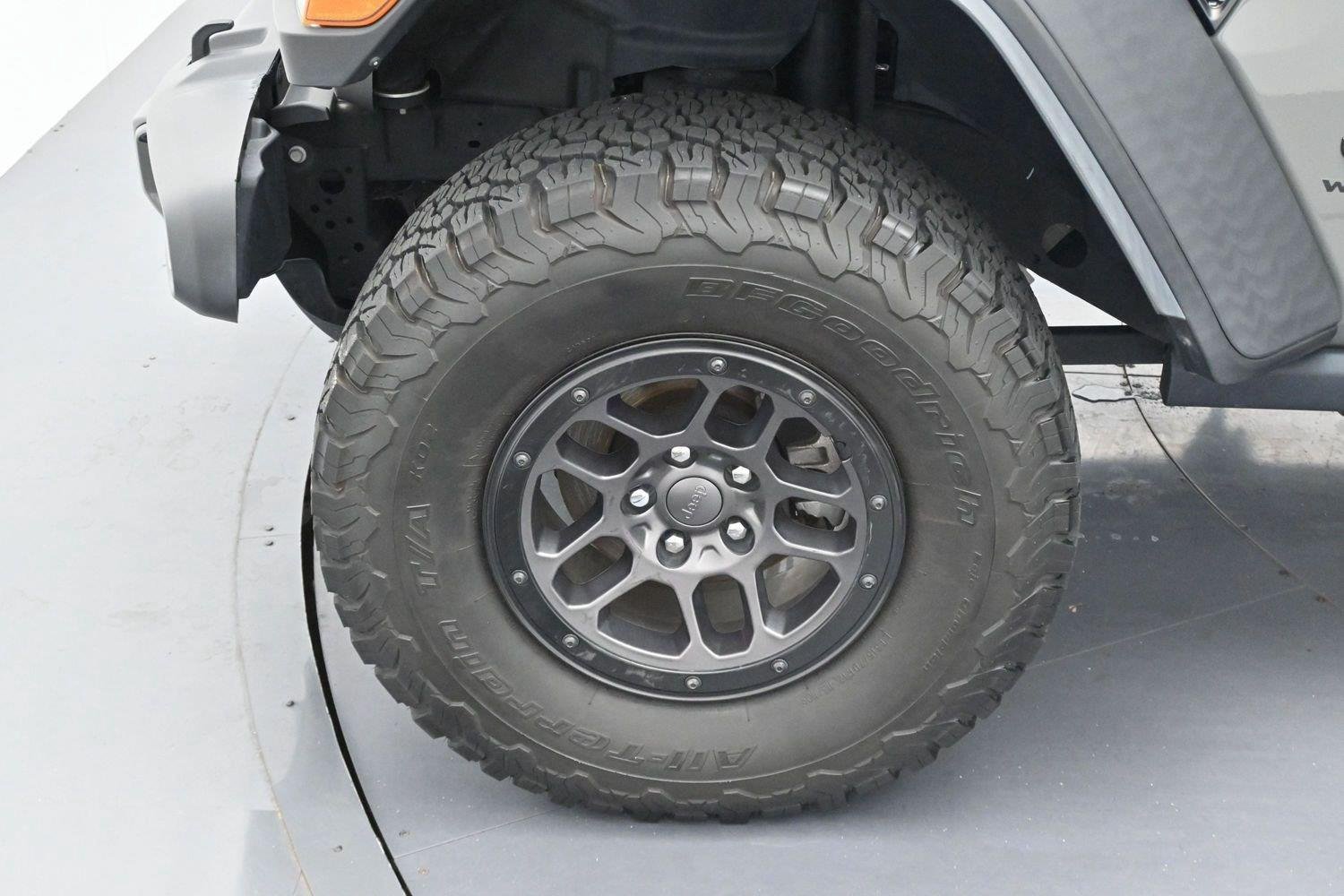 Used 2023 Gray Jeep High Tide image 28