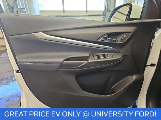 Used 2023 White Chevrolet LT image 27