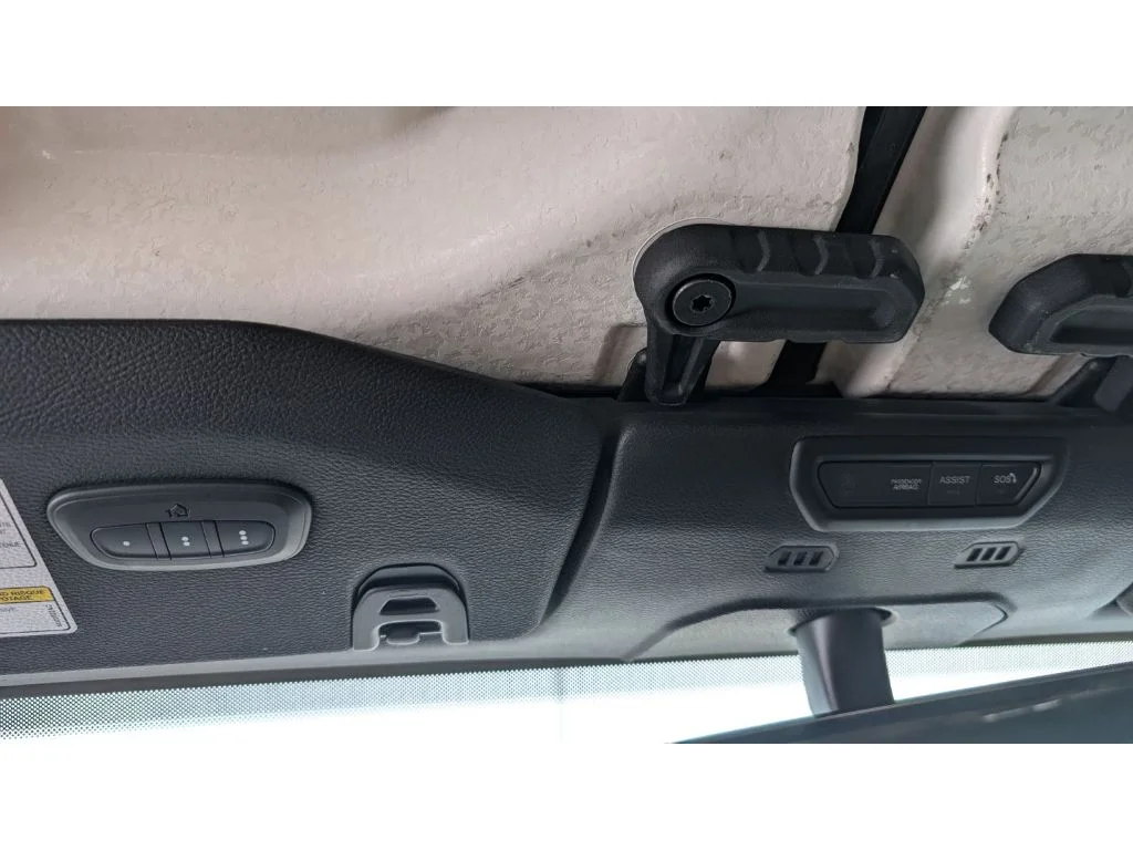 Used 2021 Snazzberry Pearlcoat Jeep Overland image 23