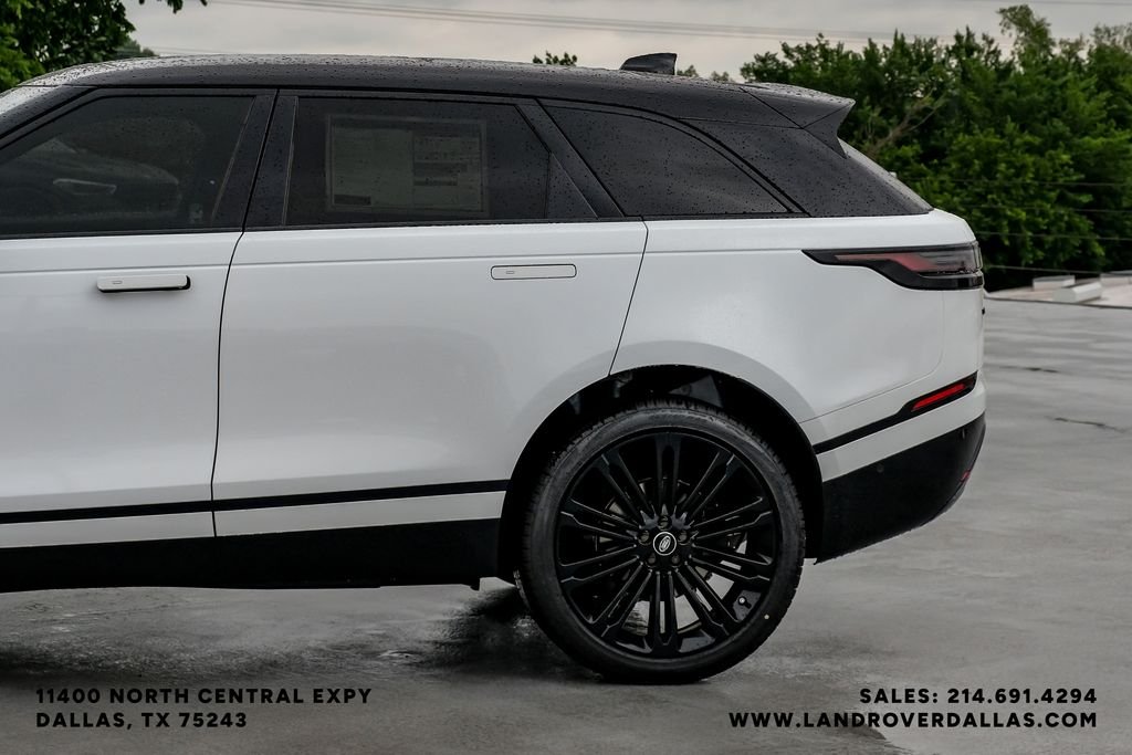 New 2026 Fuji White Land Rover Dynamic SE image 13