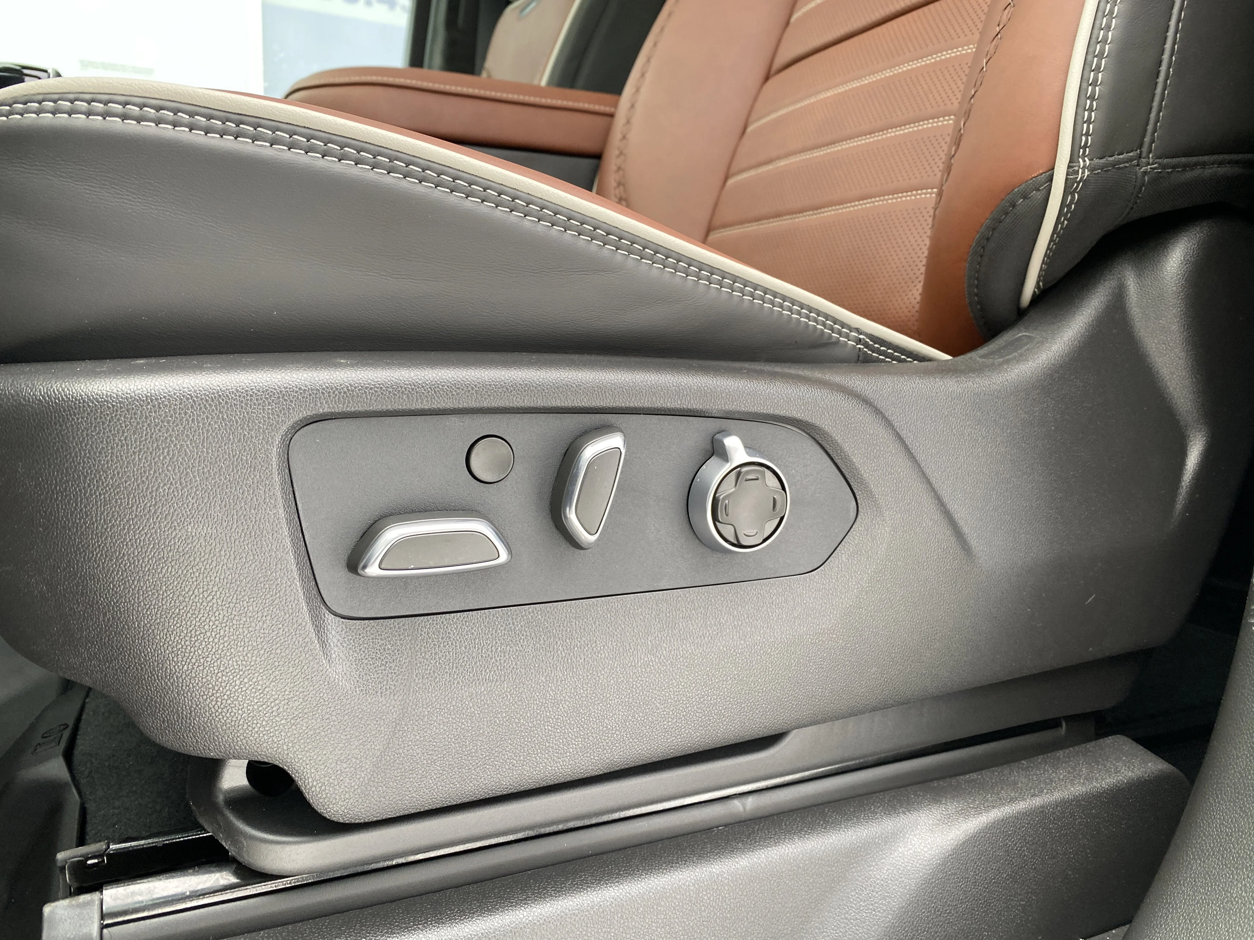 New 2026 ONYX BLACK GMC Denali Ultimate image 28