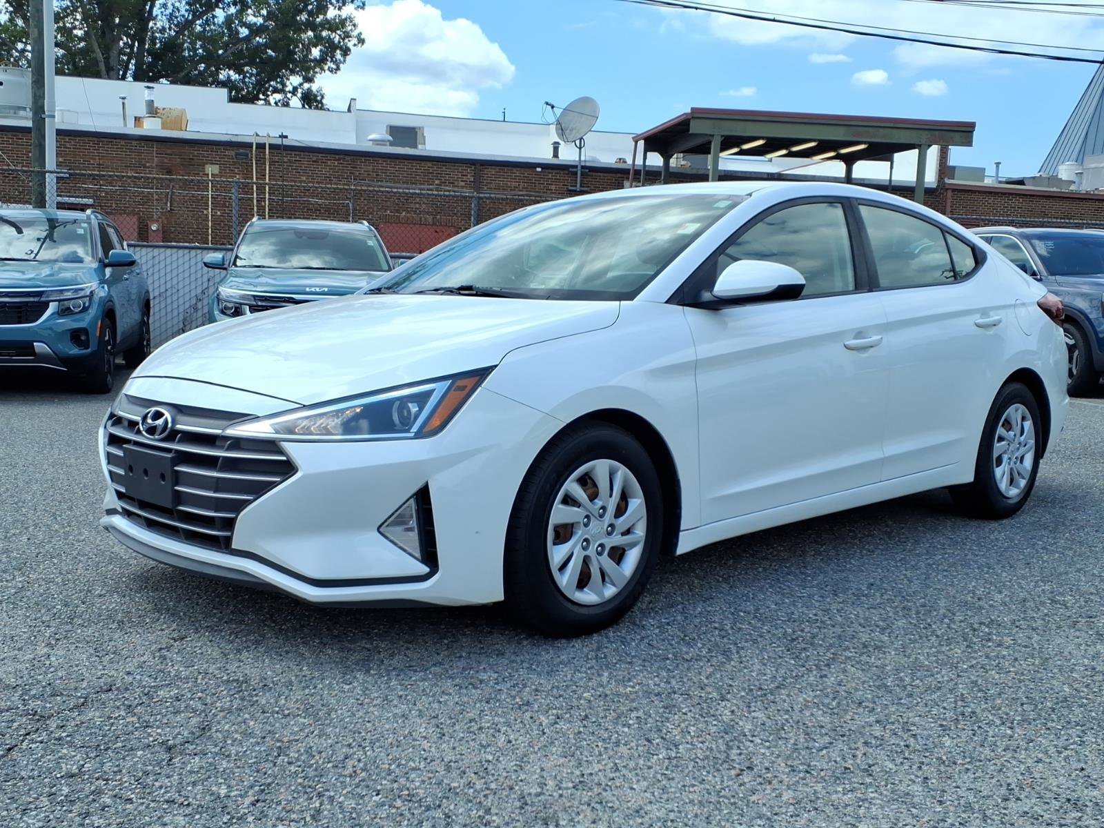 Used 2019 Quartz White Pearl Hyundai SE image 18