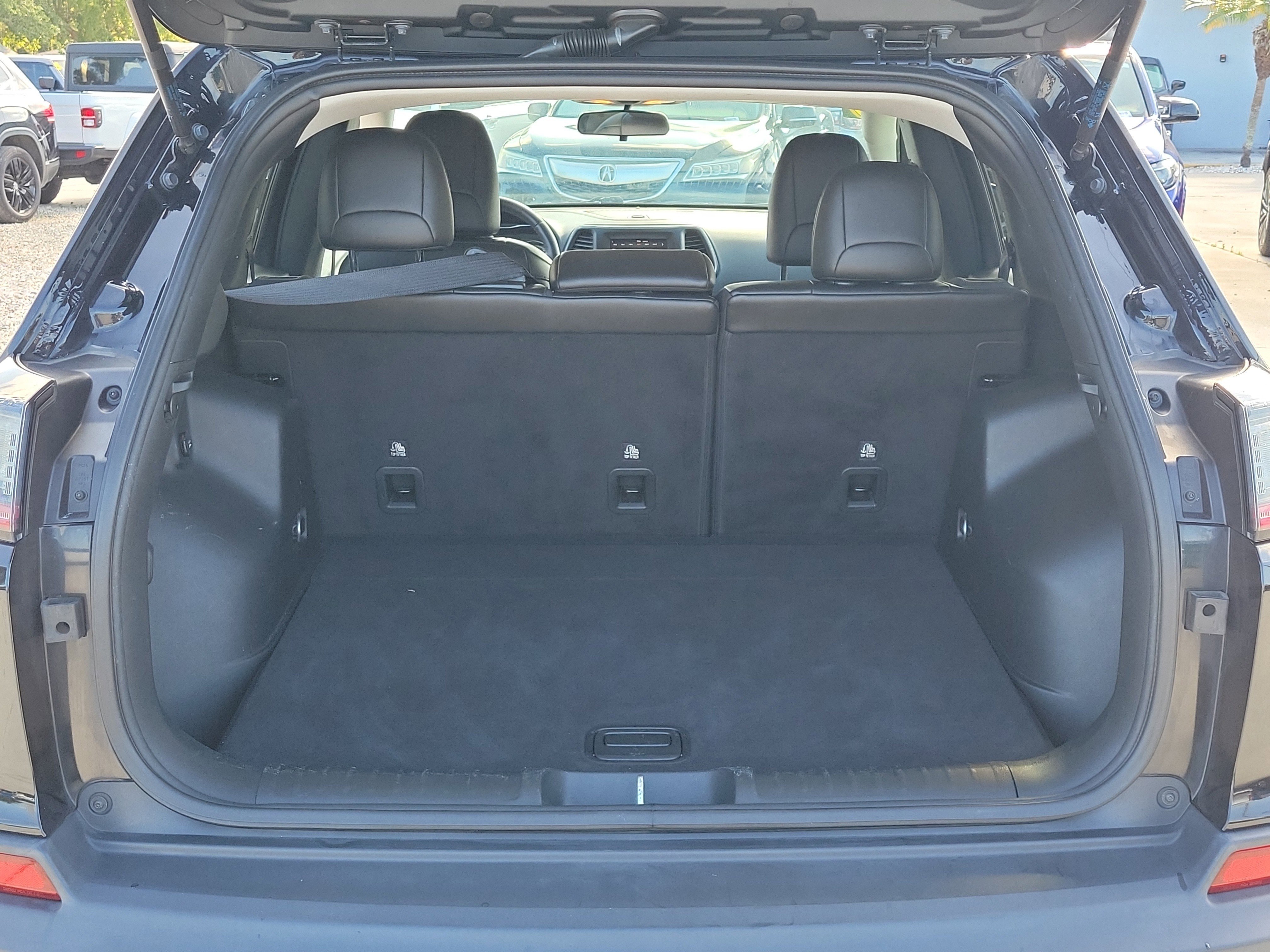 Used 2019 Diamond Black Crystal Pearlcoat Jeep Latitude Plus image 12