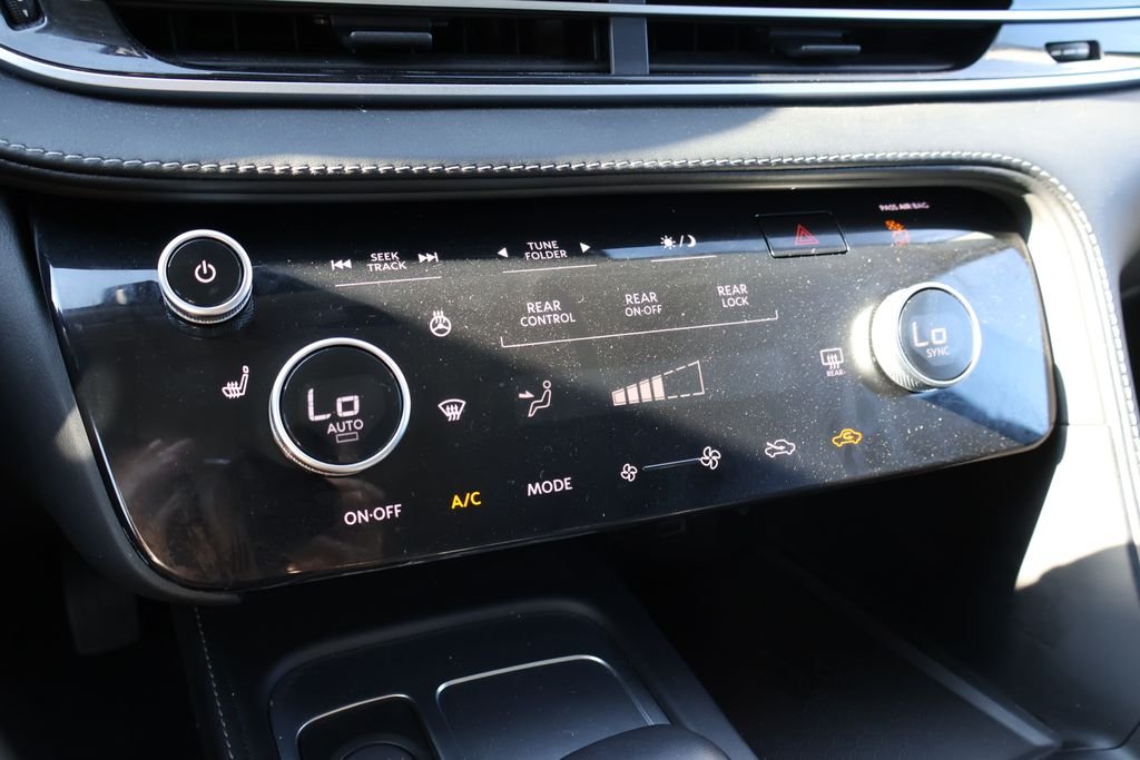 Used 2024 White INFINITI LUXE image 24