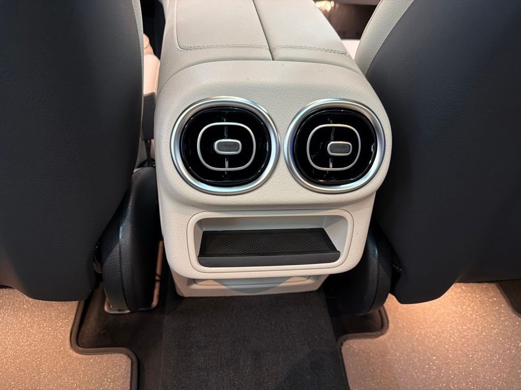 New 2027 Polar White Mercedes-Benz GLC 300 image 24