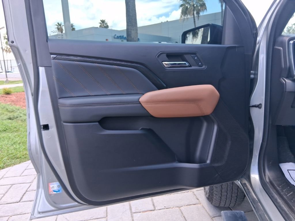 Used 2024 Sterling Metallic GMC AT4 image 19