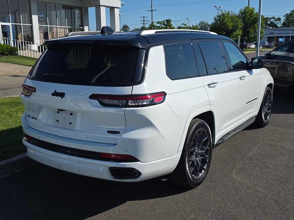 Used 2023 White/off-white Jeep Summit image 4