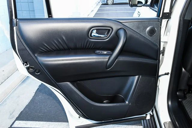 Used 2022 White Nissan SL image 19