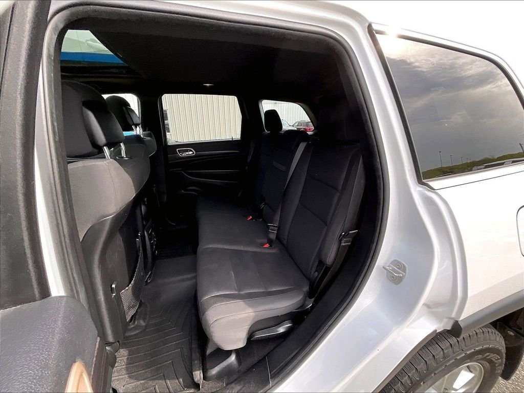 Used 2014 White/off-white Jeep Laredo image 15
