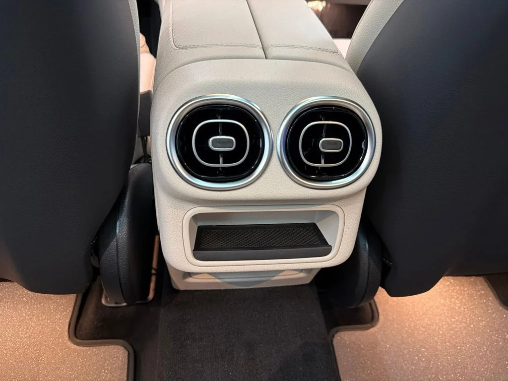 New 2027 White Mercedes-Benz GLC 300 image 24
