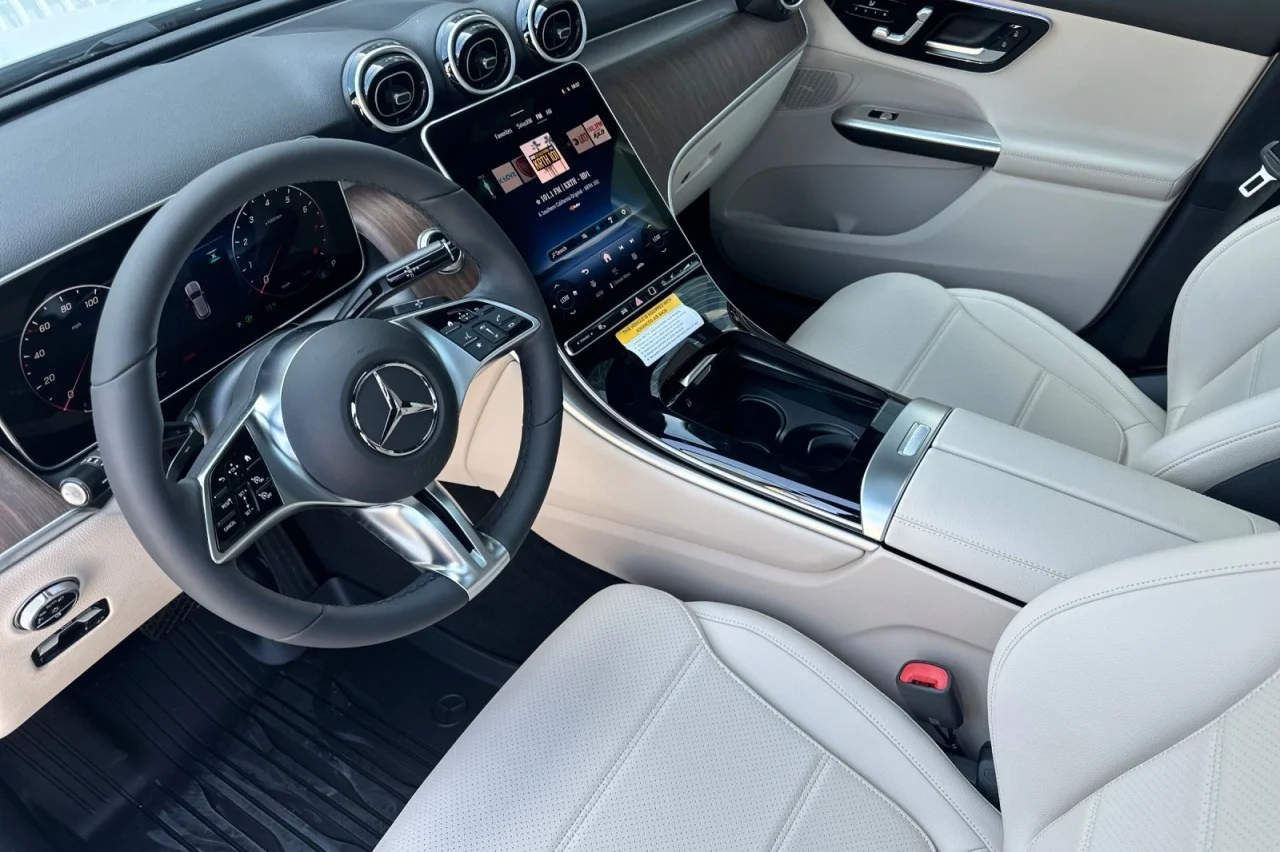 Used 2026 Polar White Mercedes-Benz GLC 300 image 9