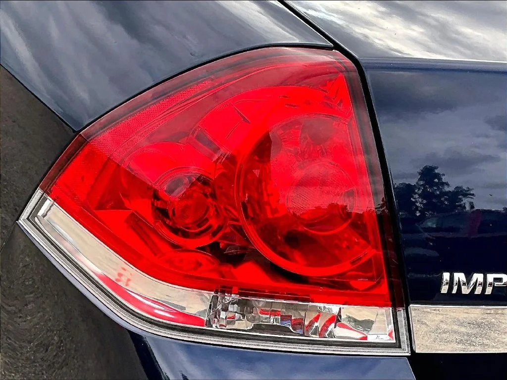 Used 2009 Blue Chevrolet LS image 24