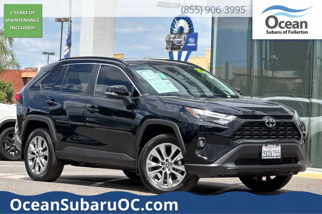 Used 2025 Black Toyota XLE Premium image 1
