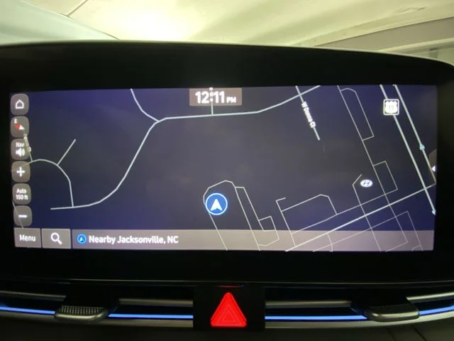 Used 2024 White Hyundai SEL image 18