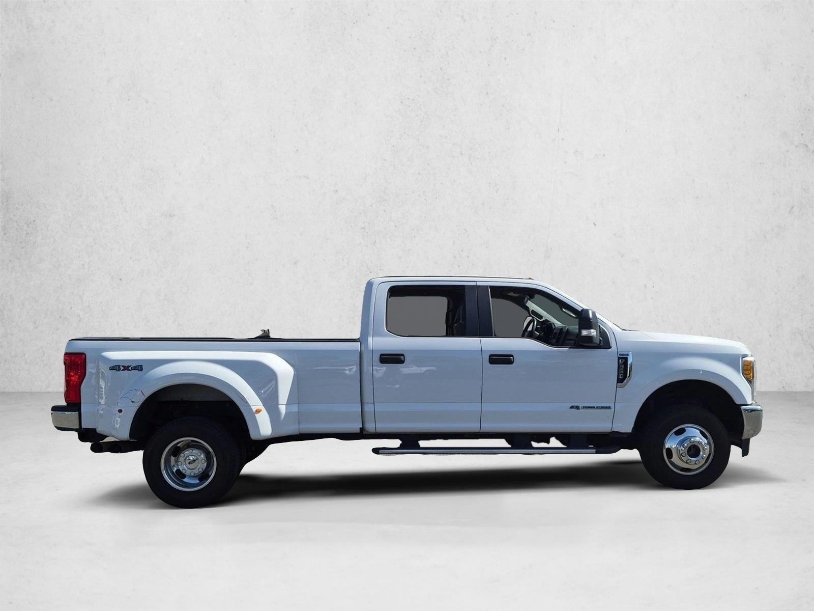 Used 2017 Oxford White Ford XL image 4