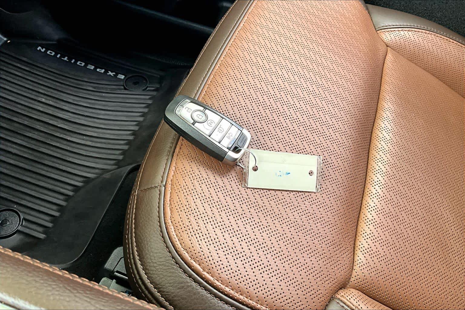 Used 2025 Agate Black Ford King Ranch image 13