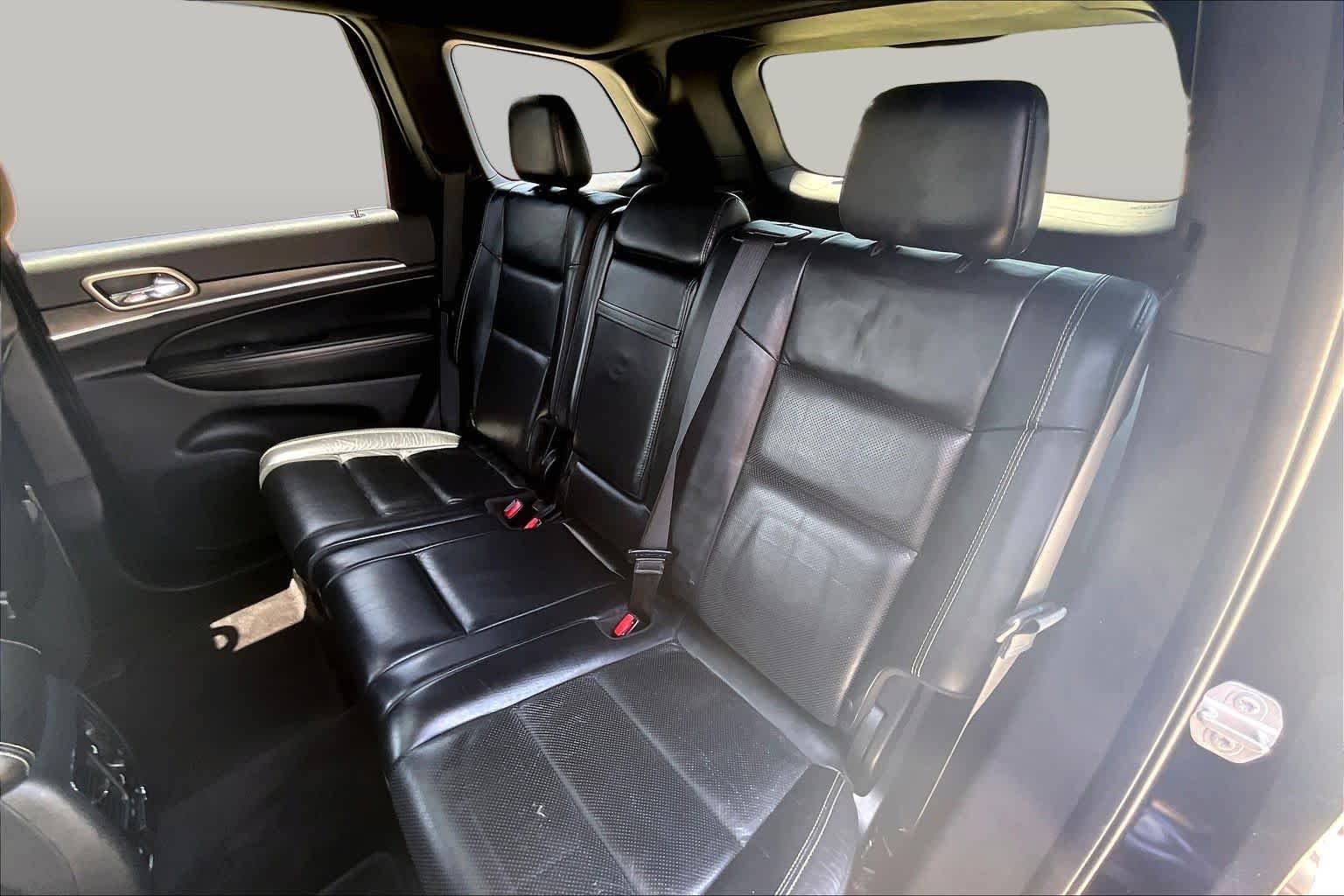 Used 2017 Diamond Black Crystal Pearlcoat Jeep Limited image 18