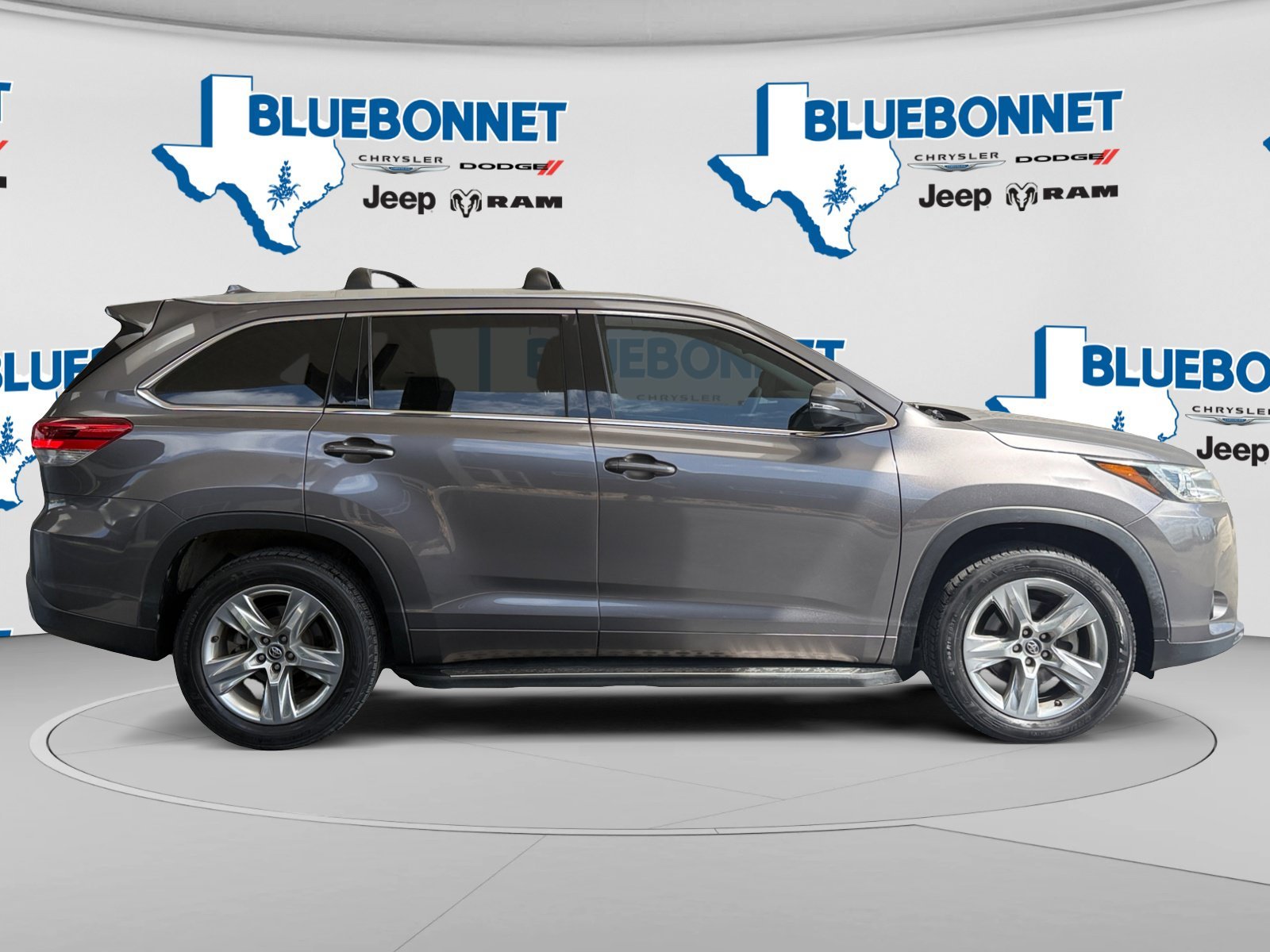 Used 2018 Gray Toyota  image 4