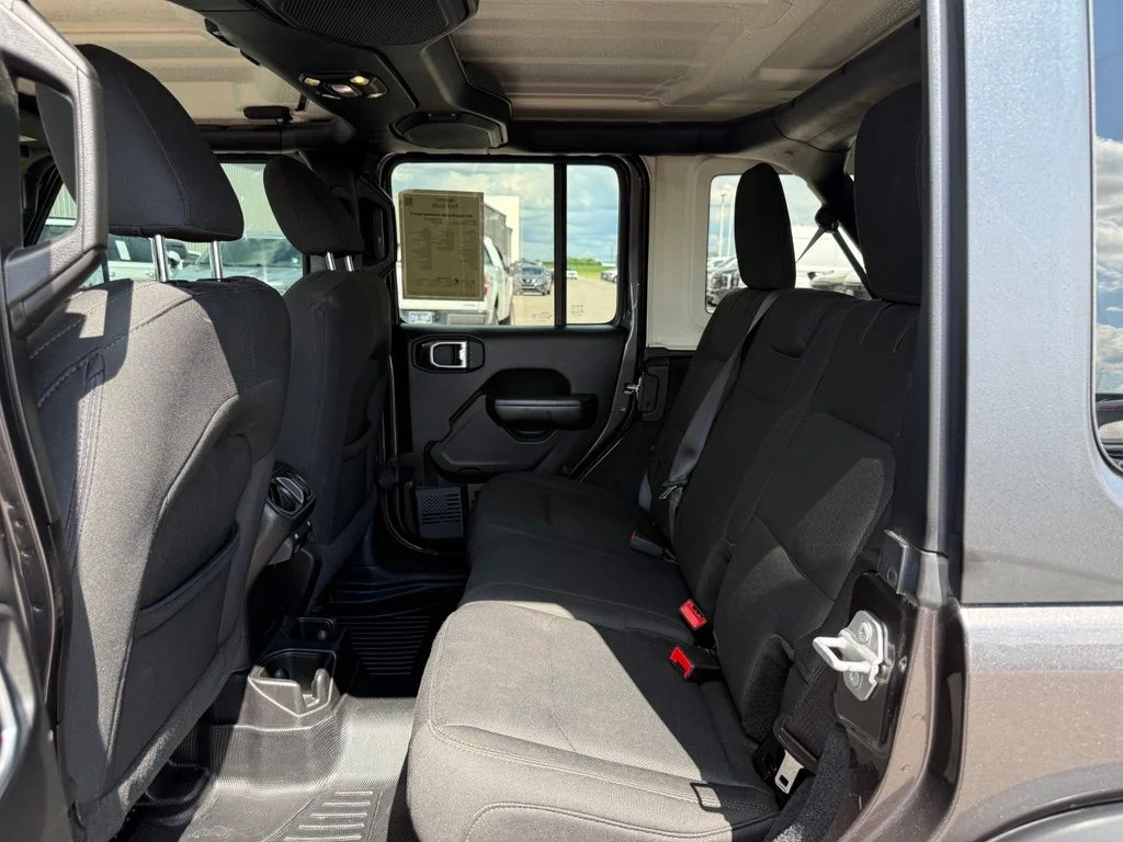 Used 2019 Gray Jeep Unlimited Sport S image 9