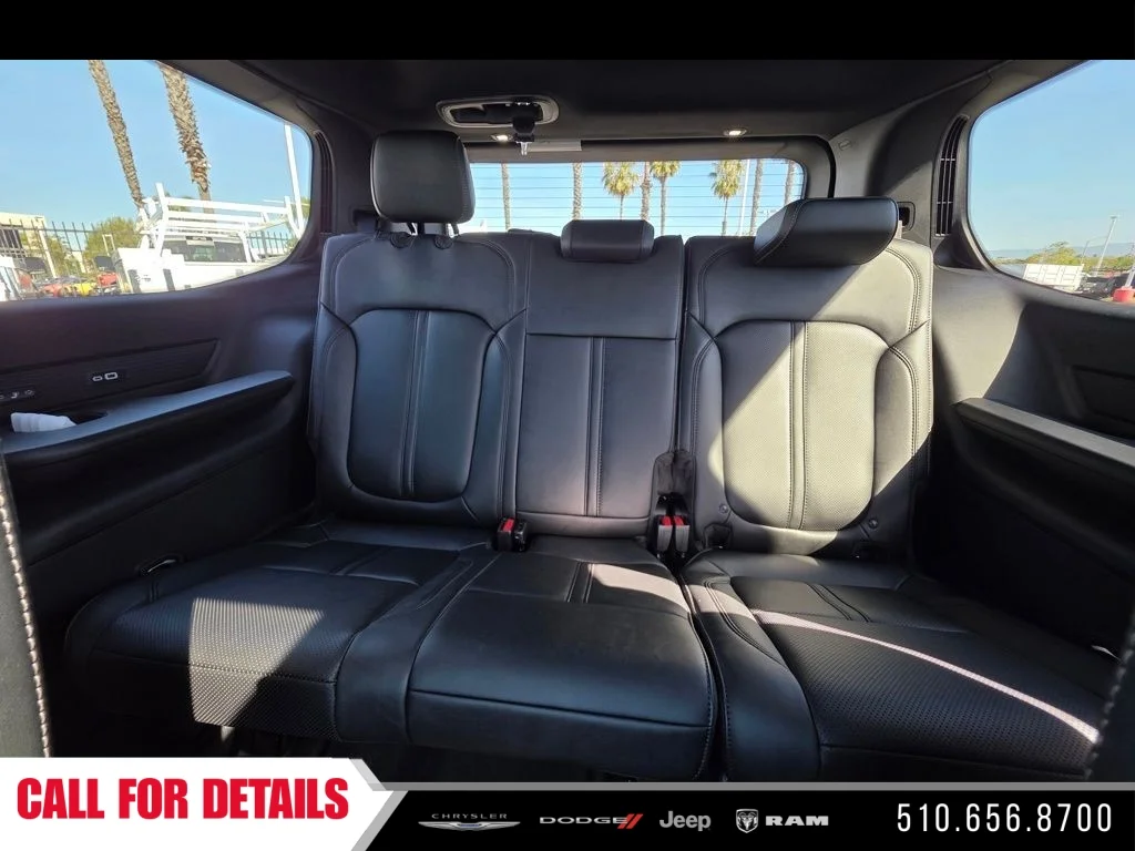New 2026 Bright White Clear-Coat Exterior Paint Jeep Limited Altitude image 12