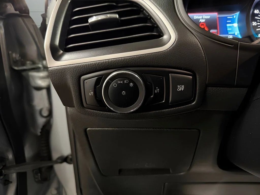 Used 2024 Silver Ford SEL image 10