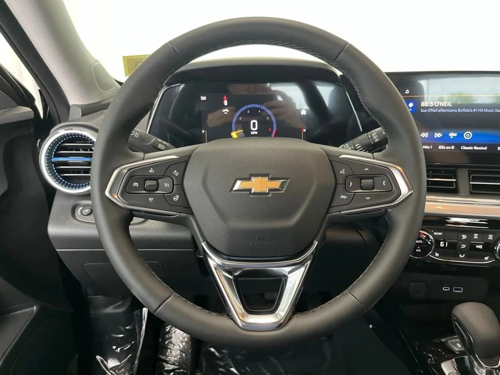 New 2026 Mosaic Black Metallic Chevrolet LT image 5