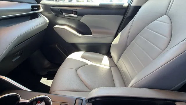 Used 2021 Silver Toyota XLE image 24