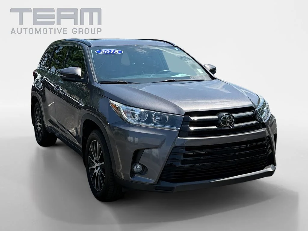 Used 2018 Gray Toyota SE image 1