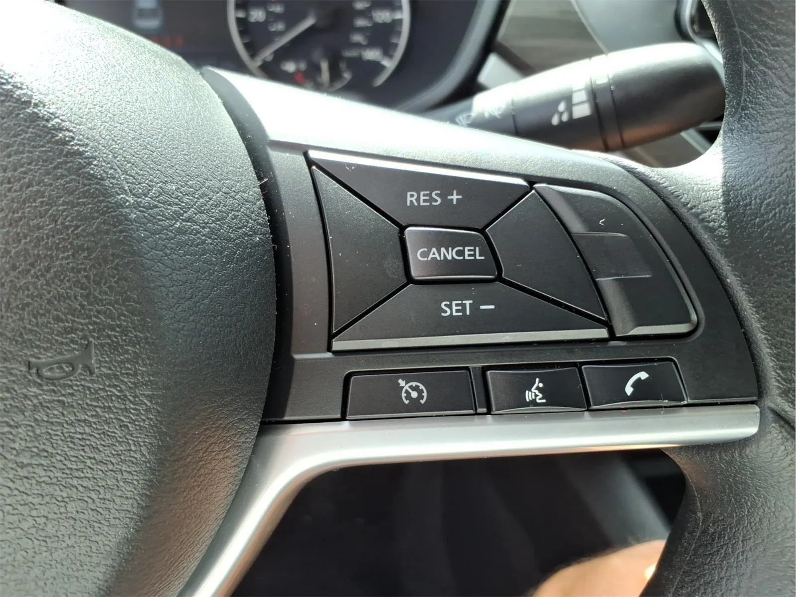 Used 2025 Glacier White Nissan SV image 20